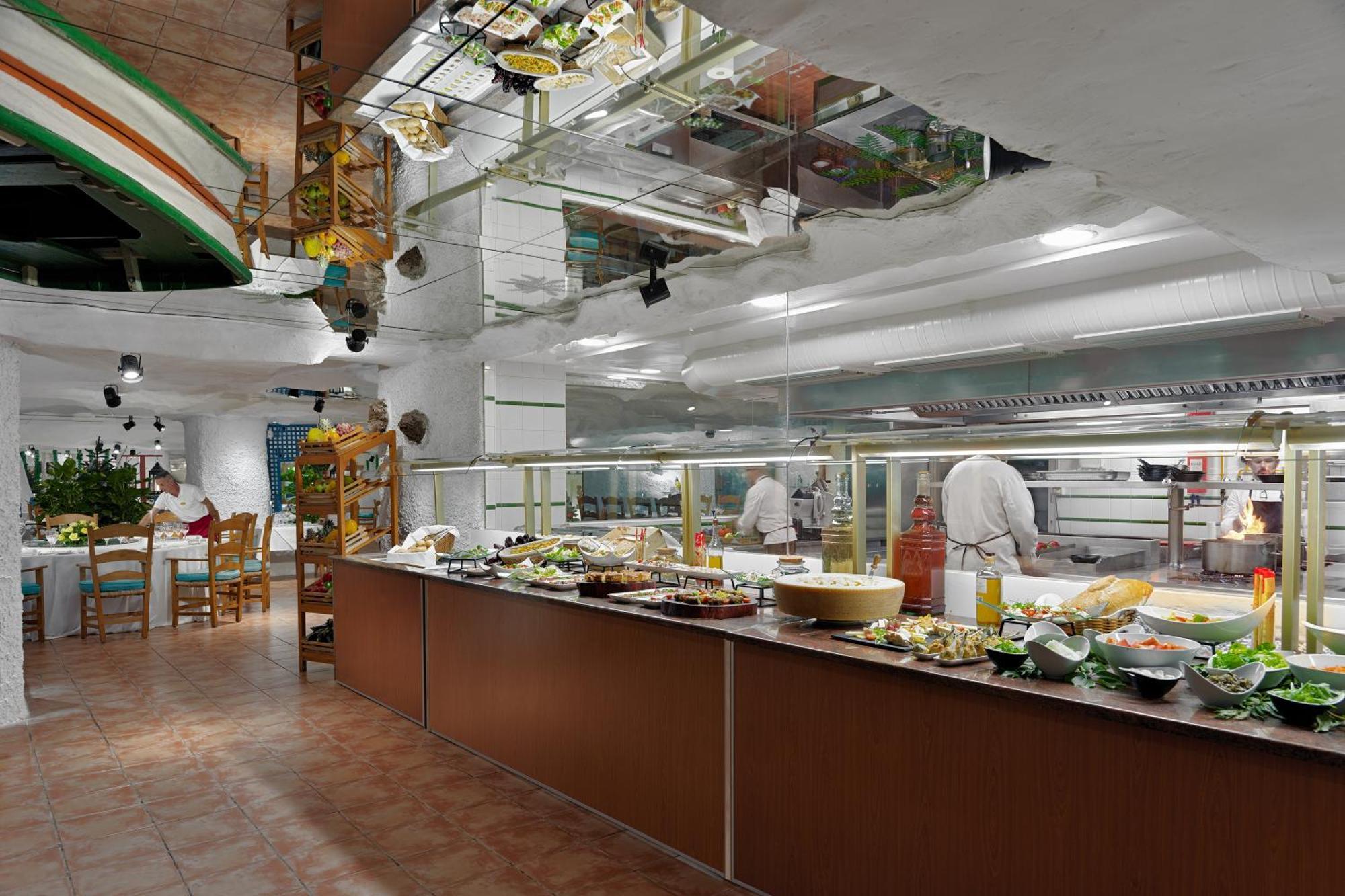 Hotel Botanico Y Oriental Spa Garden Πουέρτο Ντε Λα Κρουζ Εξωτερικό φωτογραφία A buffet at a restaurant